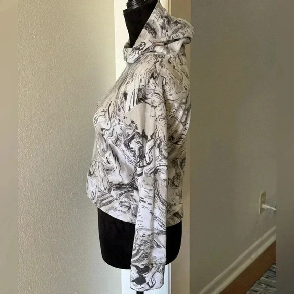 So Grey Marbled Cropped Cozy Pull Over - Picture 2 of 5